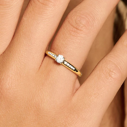Ring aus 585er Gelbgold mit Weißgold-Fassung und Zirkonia