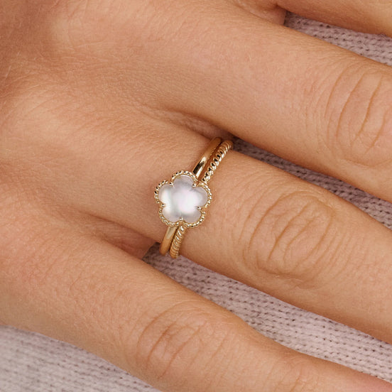 Ring aus 585er Gold mit Perlmutt-Blüte