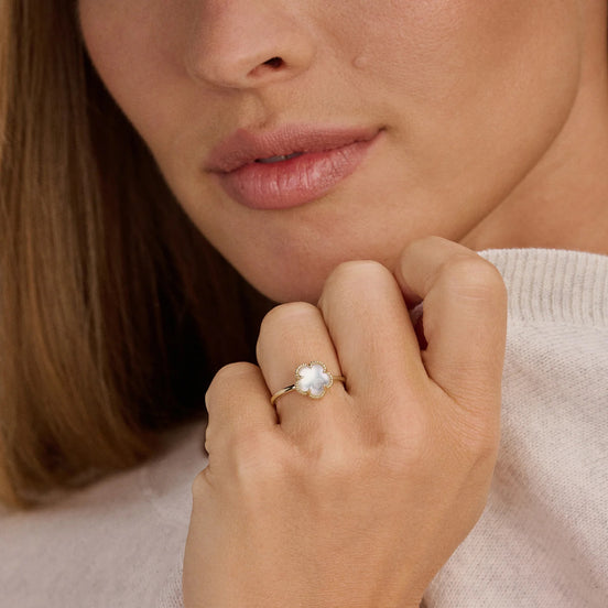 Ring aus 585er Gold mit Perlmutt-Blüte