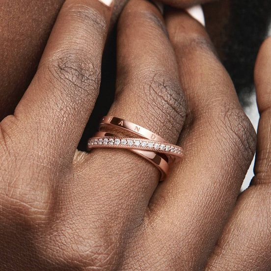 Ring durchkreuzendes Dreifachband