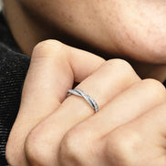 Geflochtener Ring mit Zirkonia