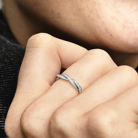 Geflochtener Ring mit Zirkonia