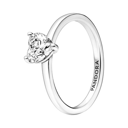 Ring mit einem Zirkonia-Herz