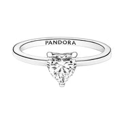 Ring mit einem Zirkonia-Herz