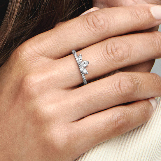Ring Timeless funkelnde Blattgruppierung Silber