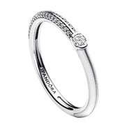 Ring mit Zirkonia und weißer Emaille