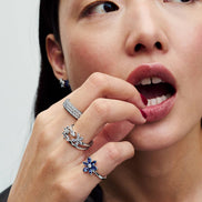 Ring mit einer Blattgruppierung