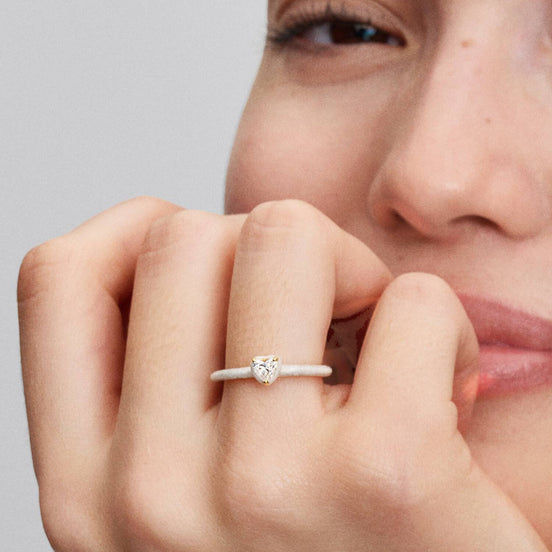 Ring Zirkoniaherz weiß Emaille vergoldet