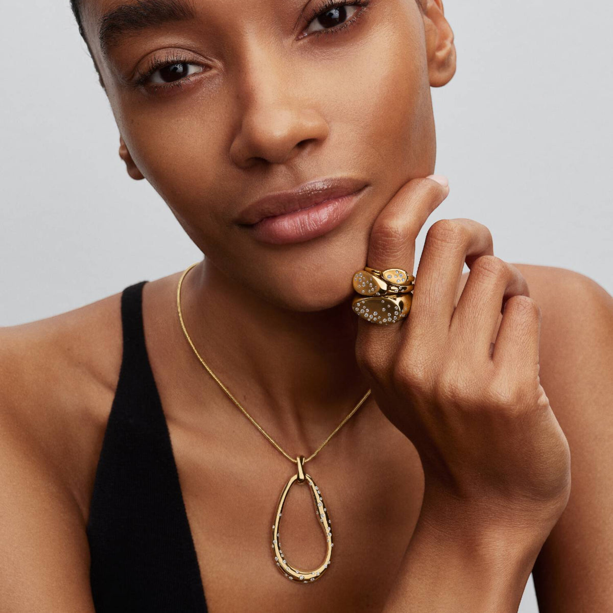 ESSENCE Siegelring Oval Zirkonia Vergoldet