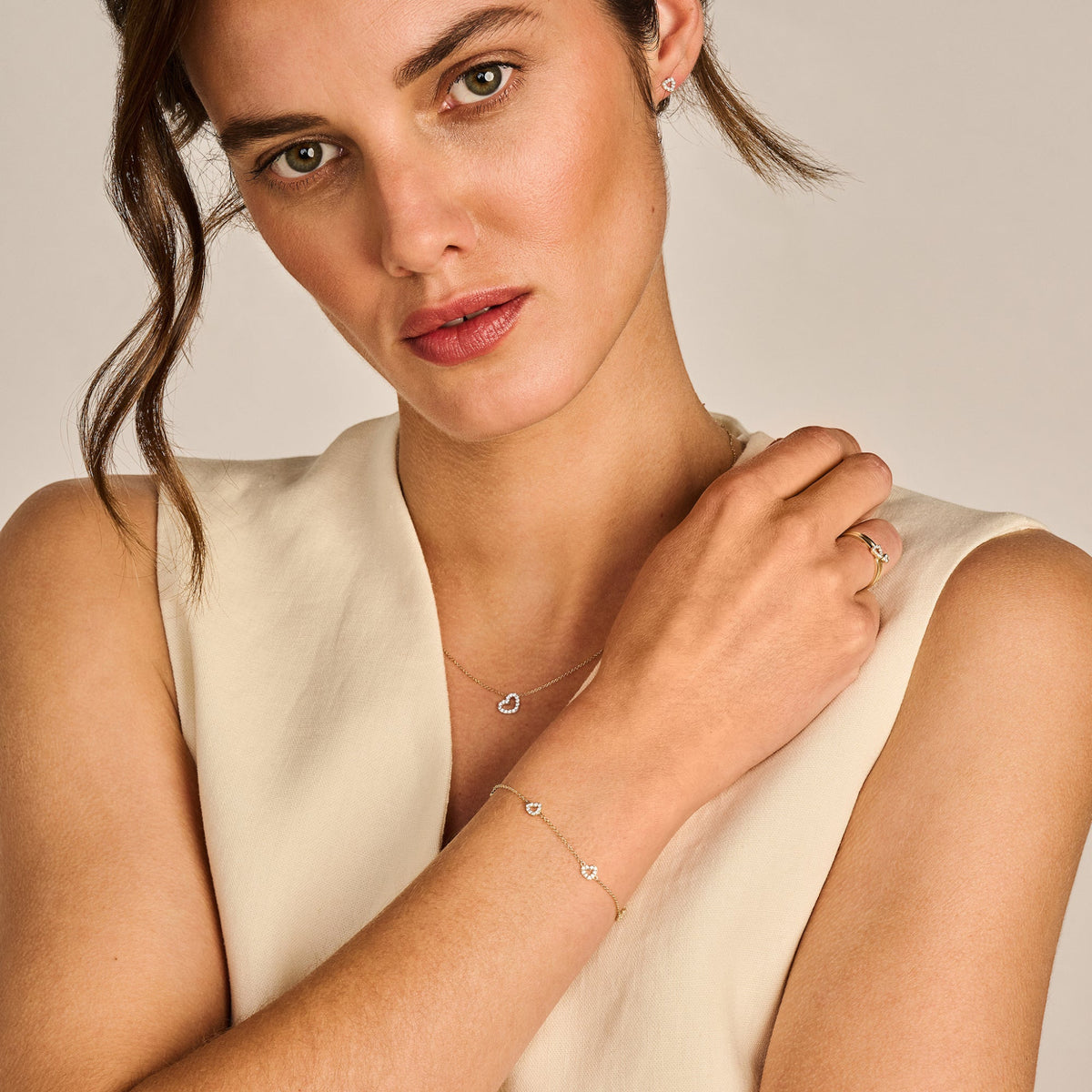 Armband aus 585er Gold mit herzförmigen Elementen