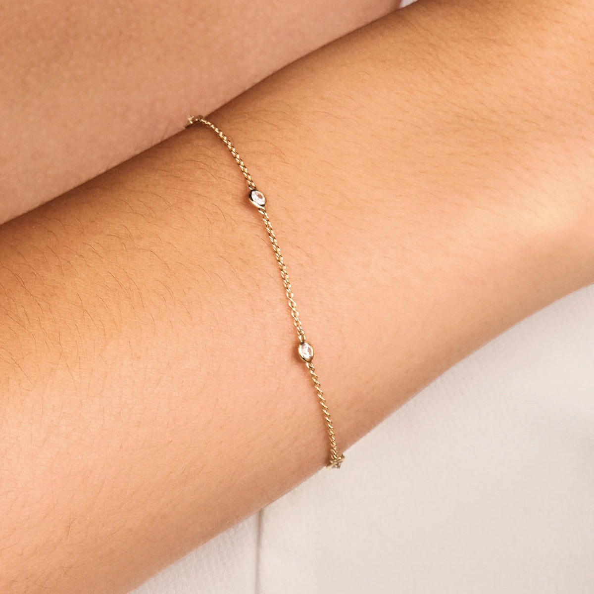 Armband aus 585er Gold mit 5 Zirkonia 3,4 mm