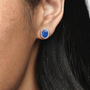 Ohrstecker mit blauem Kristall und Zirkoniarand