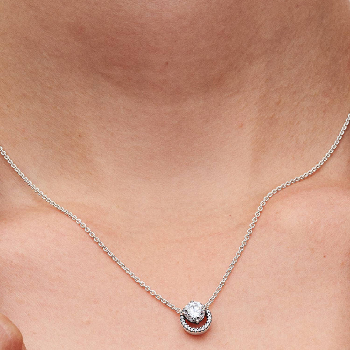 MOMENTS Collier mit funkelnden Steinen