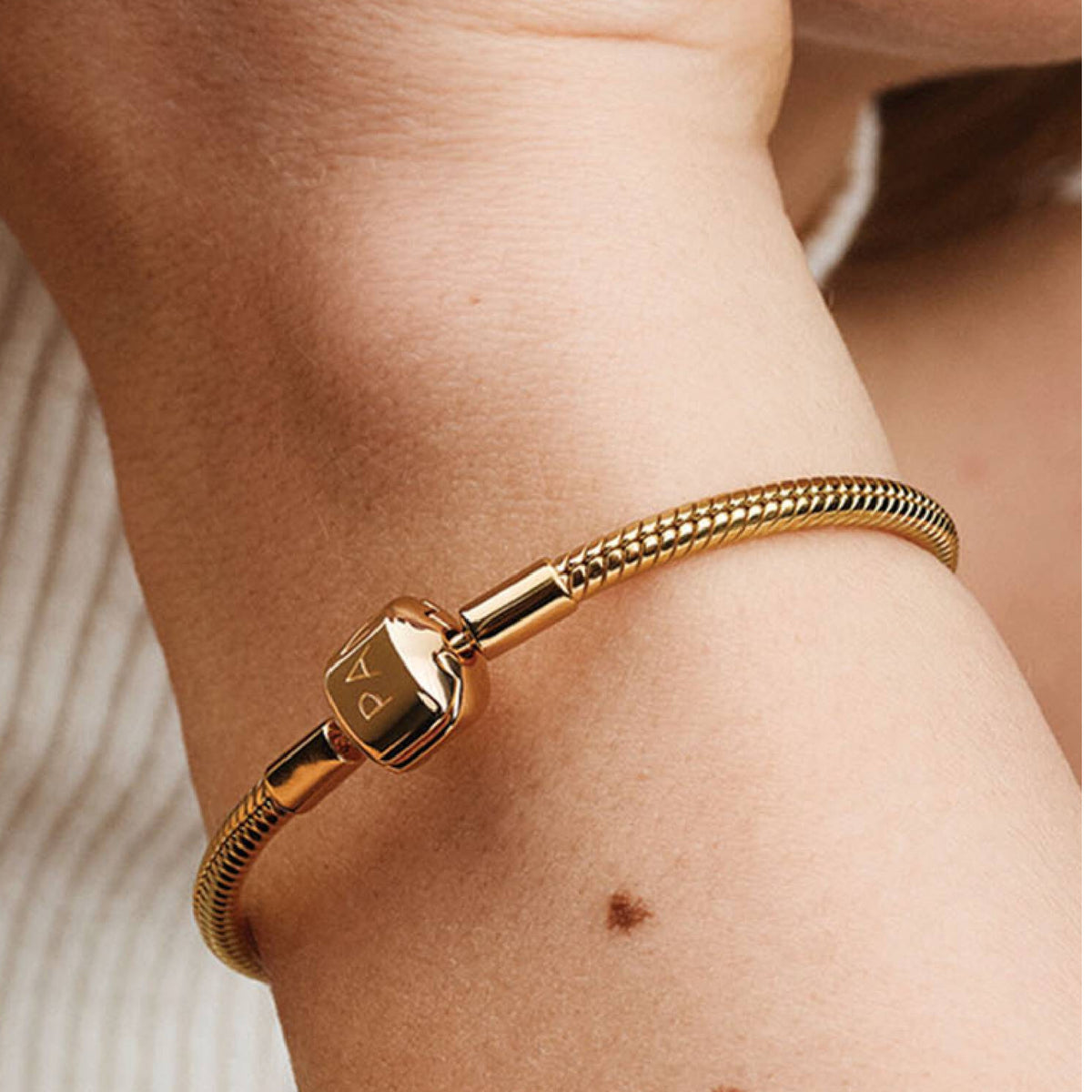 MOMENTS Armband Schlangenmuster Vergoldet