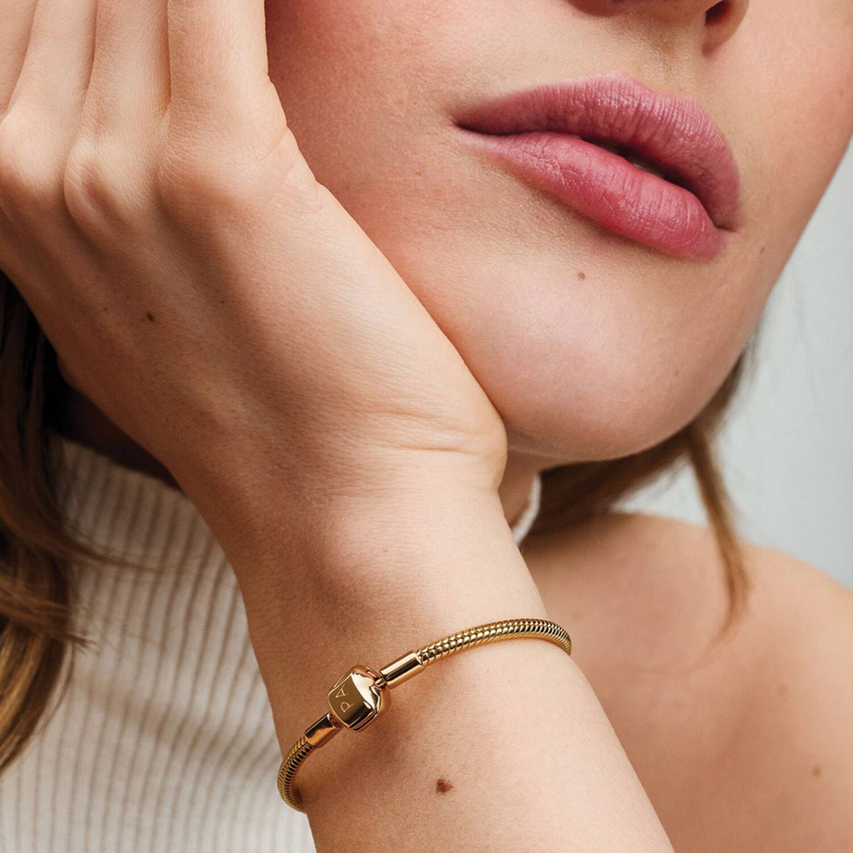 MOMENTS Armband Schlangenmuster Vergoldet
