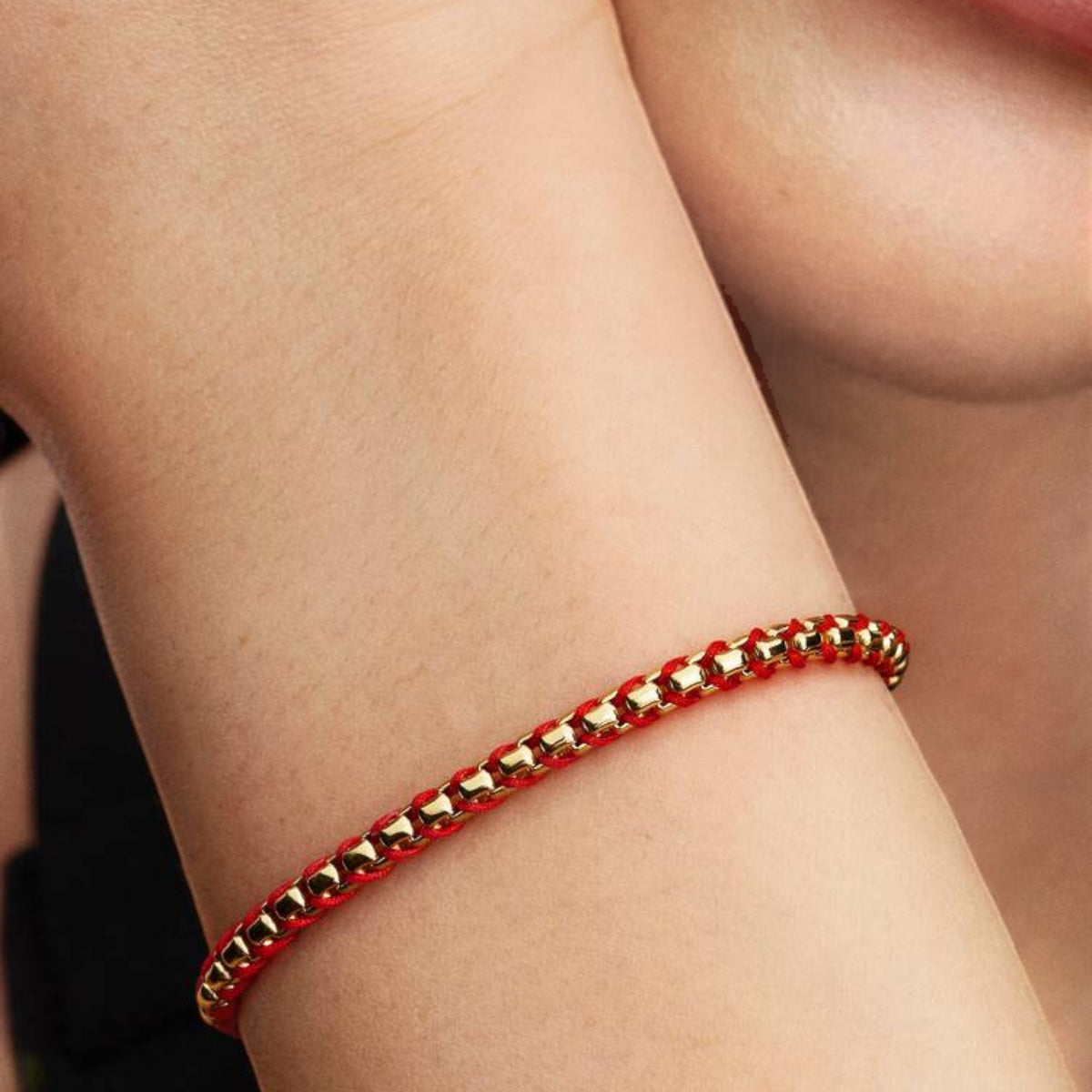 Armband rote Kordel goldfarben