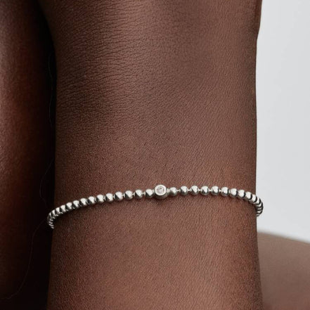 Silbernes Armband aus Kugeln mit Zirkonia