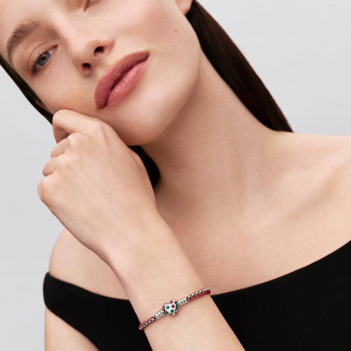 Weihnachtliches Charm-Armband mit Herz-Verschluss
