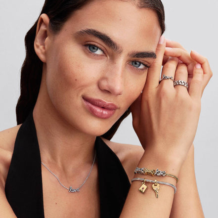 Schriftzug Besos Charm