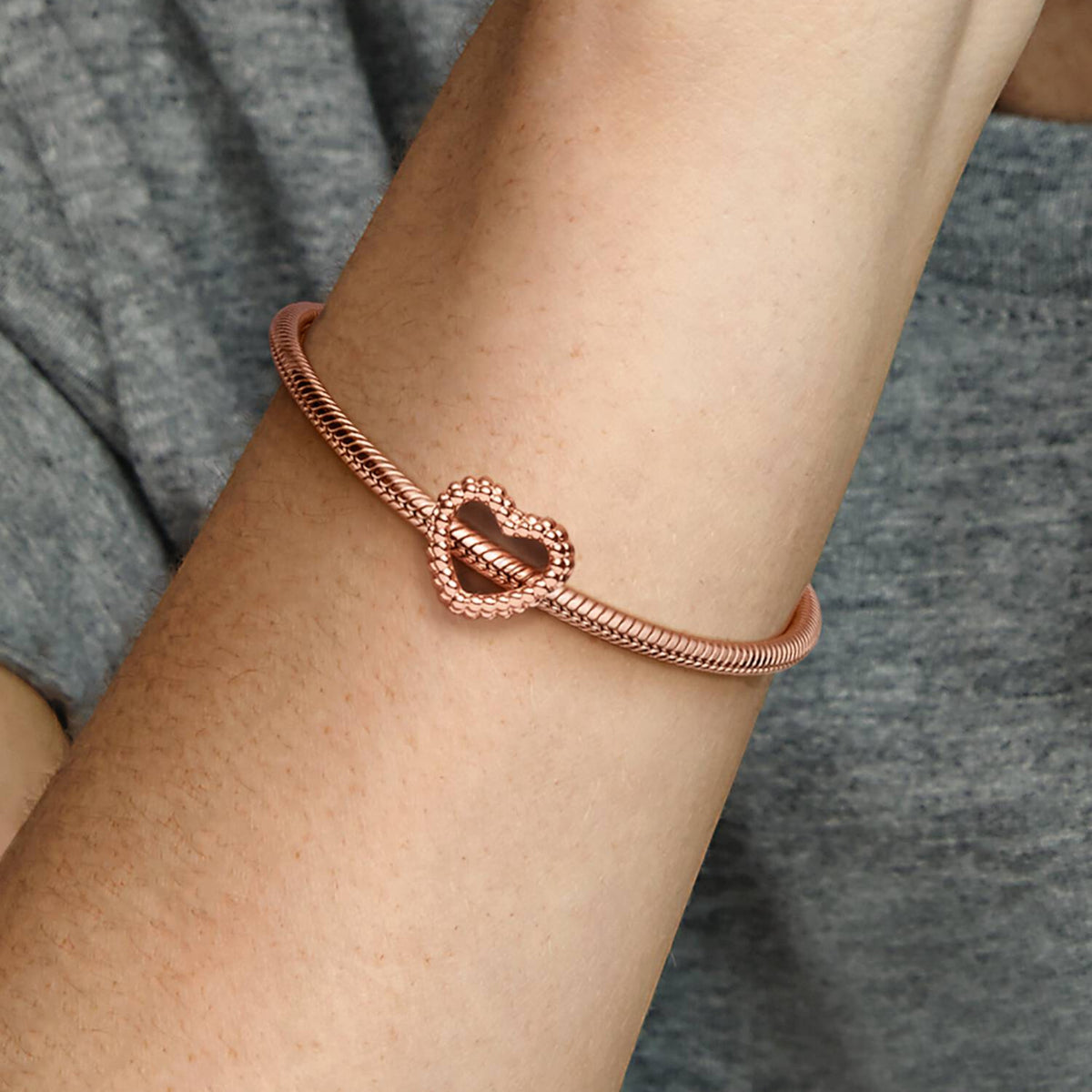 ROSÉ Charm perlenbesetztes Herz