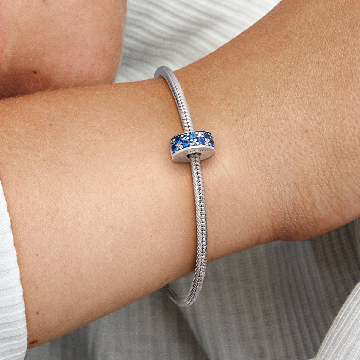 MOMENTS Charm Clip Zirkonia Pavé Blau