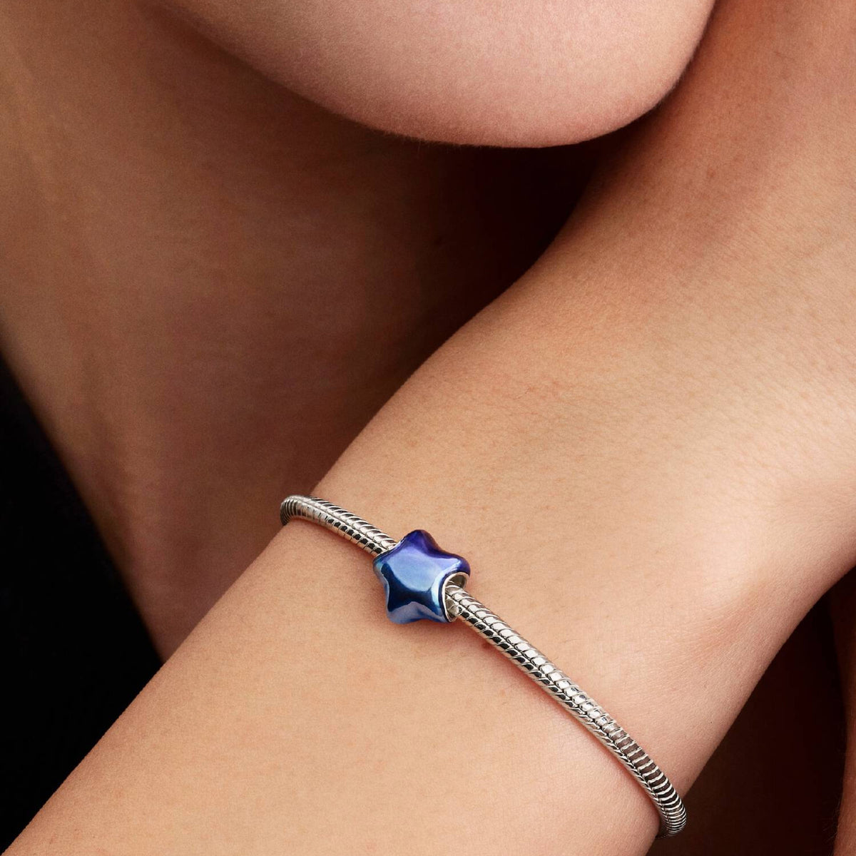 Charm UNICEF blauer Stern