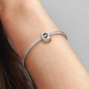 MOMENTS Charm Buchstabe Q Silber