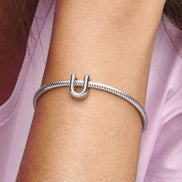 MOMENTS Charm Buchstabe U Silber
