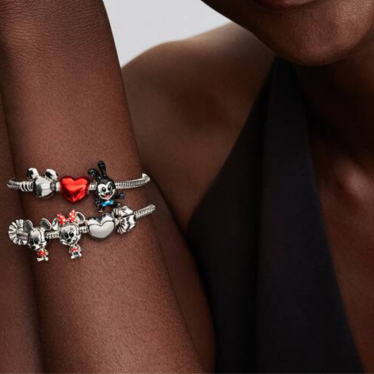 DISNEY Charm Minnie Maus gepunktet
