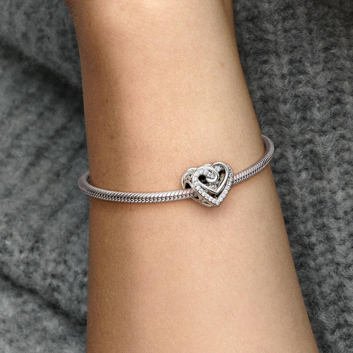Charm Glitzerndes gewundenes Herz Silber
