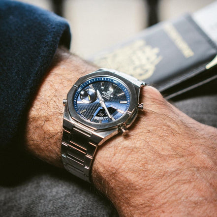Edifice Herrenuhr Dunkelblau