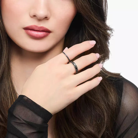 Ring zartes Design schwarze Steine